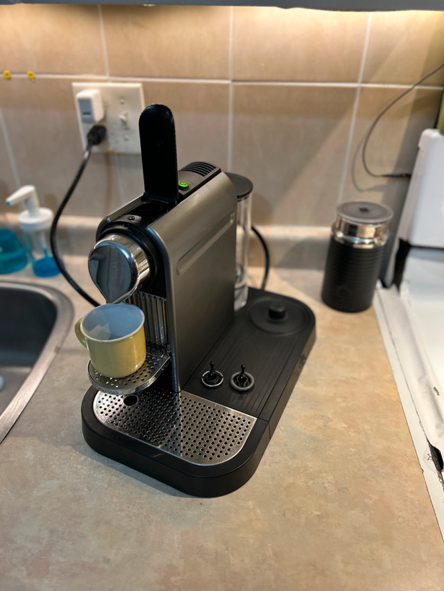 Nespresso Citiz with Frother in Coffee Makers in City of Toronto - Image 4
