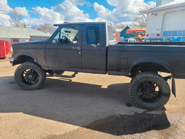 F250 4x4 in Cars & Trucks in Medicine Hat