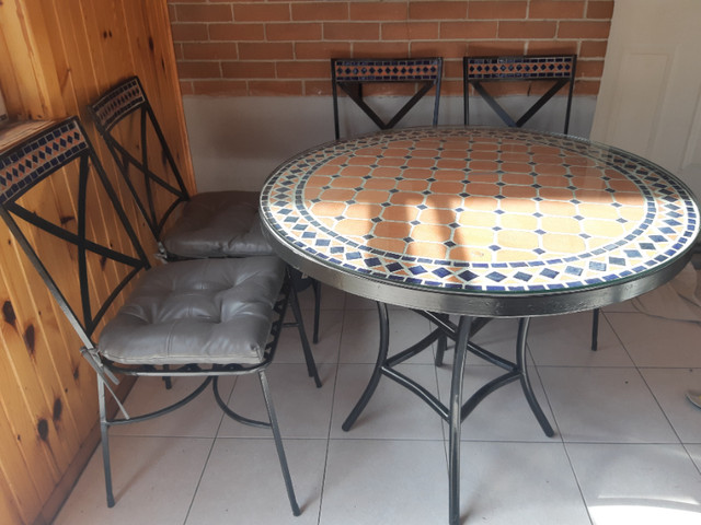 Outdoor Patio Set Table and Chairs dans Mobilier pour terrasse et jardin  à Ville de Montréal - Image 2