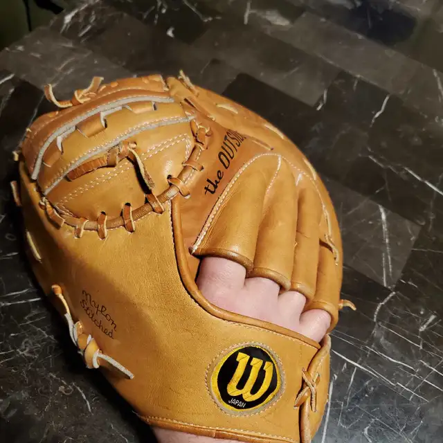 WILSON First Base Glove Baseball Glove in Baseball & Softball in Barrie - Image 7