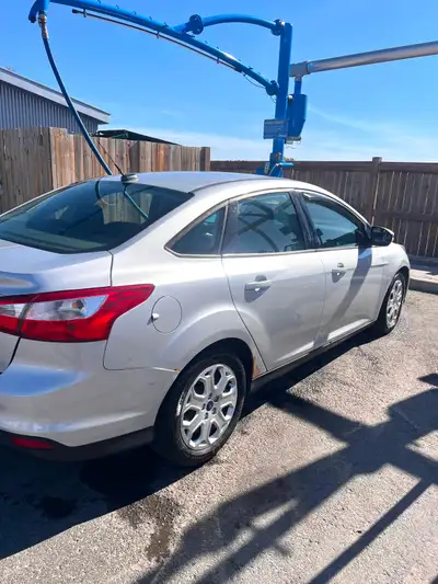 2013 Ford Focus FSE – $2300 for a quick sale! 2013 Ford Focus 4-door sedan, high mileage but still r...