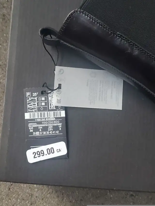Leather Boots (Women) in Women's - Shoes in Mississauga / Peel Region - Image 3