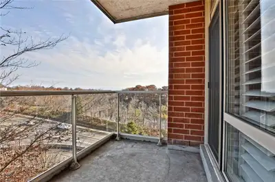 Absolutely beautiful 2 bedroom + den unit! Carpet Free. Spacious kitchen with stainless steel applia...