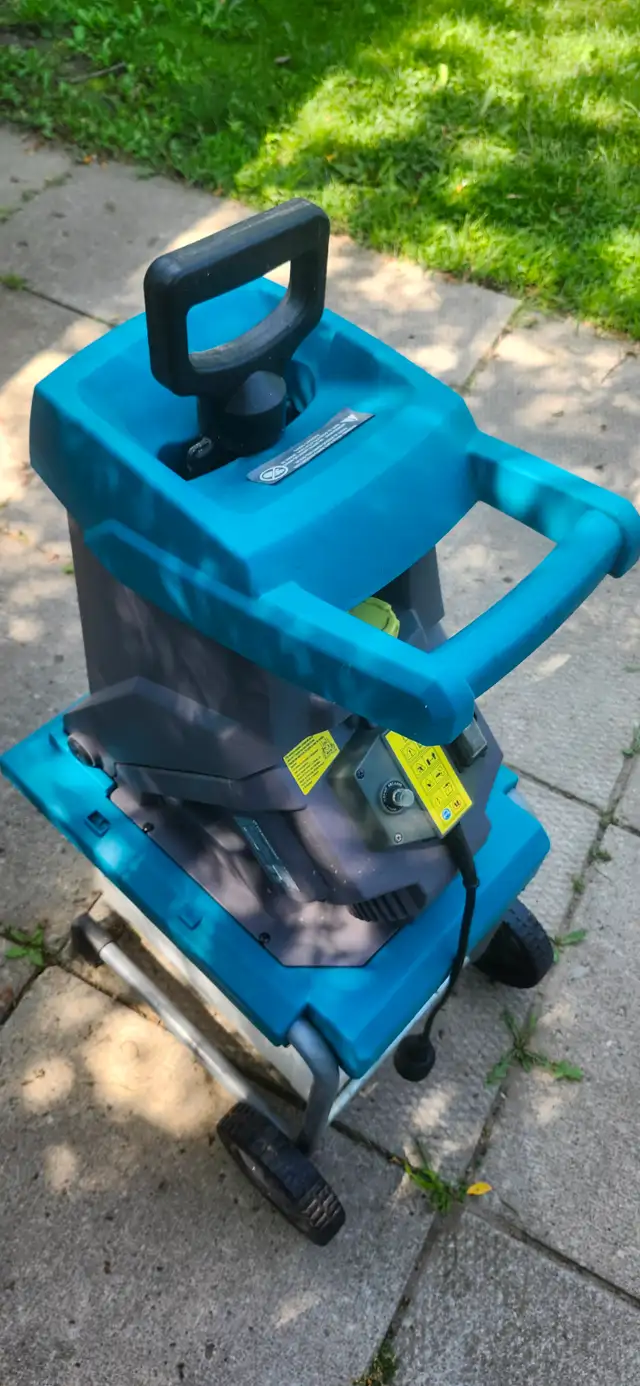 Yardworks 120-volt Electric Corded Garden Shredder/Chipper
