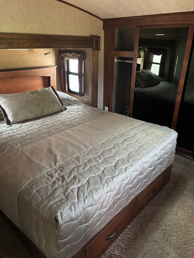 2015 Palomino Sabre in Travel Trailers & Campers in Norfolk County - Image 4