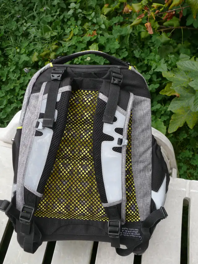 Elementary school orthopedic backpack in Bags & Luggage in Markham / York Region - Image 5