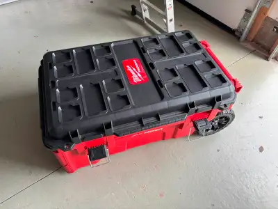 Milwaukee Rolling Tool Chest 48-22-8428 & Tool Tray 48-22-8045, View more