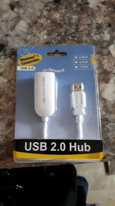 2 port USB 2.0 Hub in Flash Memory & USB Sticks in Moncton - Image 2