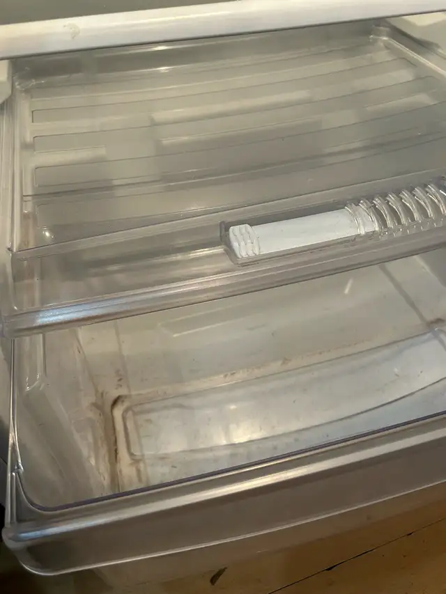 Réfrigérateur Whirlpool in Refrigerators in Trois-Rivières - Image 4