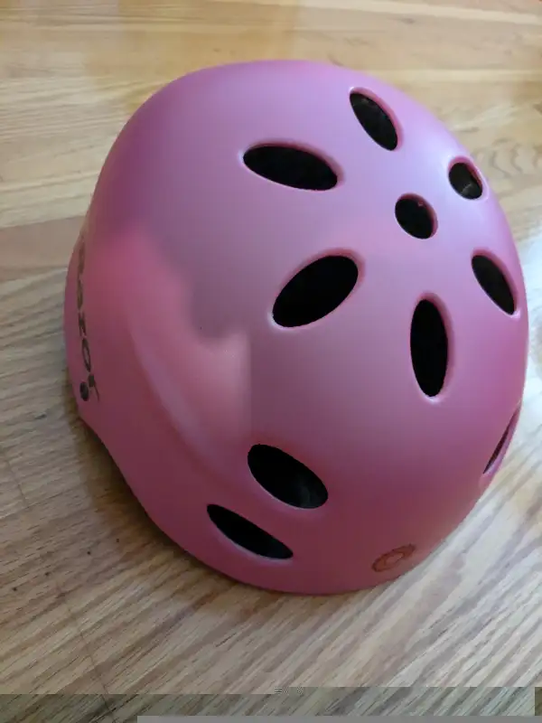 Razor Youth Helmet – Size Medium in Other in Markham / York Region - Image 4