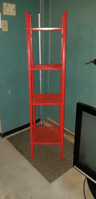 Étagère métal rouge, etagere metal rouge, presentoir metal rouge NON NÉGOCIABLE, PAS DE LIVRAISON ST...