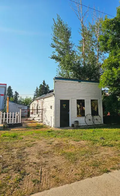 Charming tiny home with stunning curb appeal in a quiet country village . Rare find for an investor...
