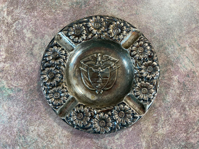 SOLID SILVER .900 - COAT OF ARMS - FLORAL DESIGN. dans Art et objets de collection  à Longueuil/Rive Sud - Image 3