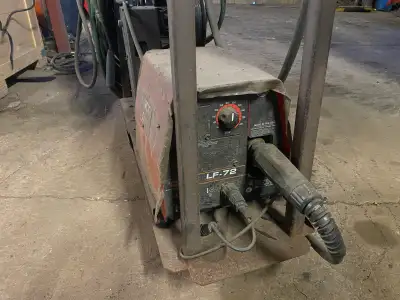 This Lincoln wire feeder is a robust and reliable piece of welding equipment, perfect for various we...