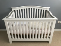 Convertible Crib (crib to full size bed)