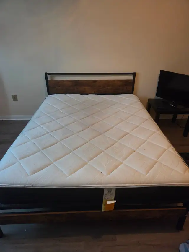 Kira distinction series mattress an bed frame queen size in Beds & Mattresses in Bedford - Image 2