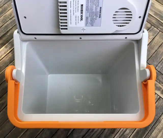 Mobicool 12V Electric Car Fridge Cooler/Warmer, 9L in Refrigerators in City of Halifax - Image 5