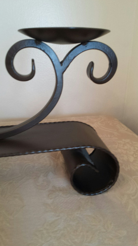 LARGE CANDLE HOLDER IN BLACK METAL in Home Décor & Accents in London - Image 4