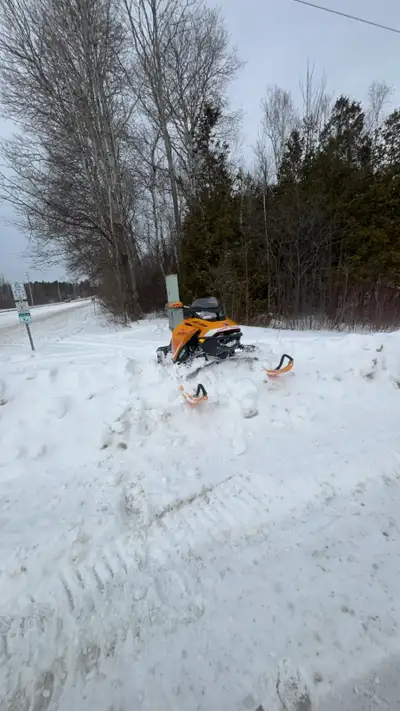 Hi I am selling 2017 skidoo renegade x850 in good shape runs good has jaws rowdy can has 7 inch hand...