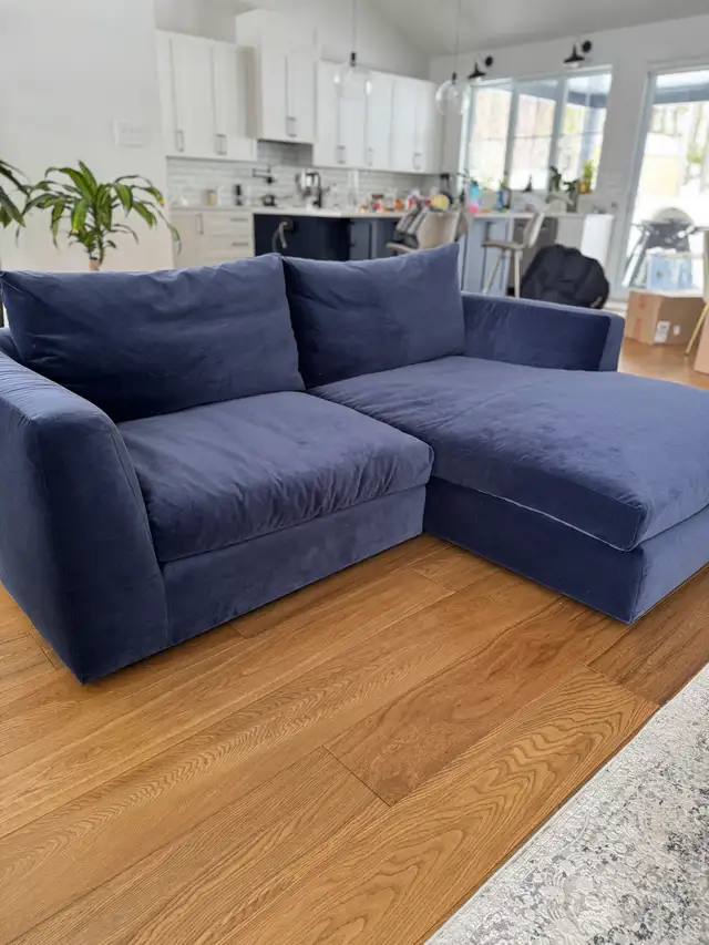 DIVAN SOFA Sectionnel EQ3– Velours Bleu Nuit – Plume in Couches & Futons in Laval / North Shore - Image 4