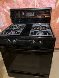 Amana gas stove and oven. Excellent working condition.  