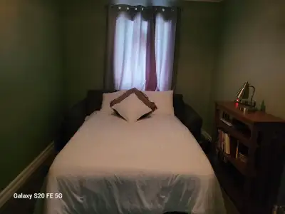 Beautiful room for rent ..i dfia gal here ..looking gor 1 more renter..cant find nicer place