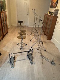 Cymbales, stand, pédale double, banc