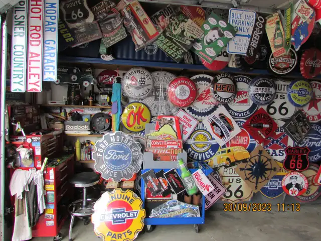 My Personal Collection of over 1700 metal signs dans Pièces et accessoires pour motos dans Comté de Strathcona - Image 10