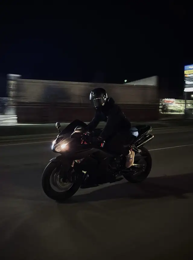 Kawasaki zx10r in Sport Bikes in Lethbridge - Image 6