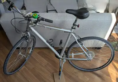 Men's Trek 7000 bike. New seat. Selling because it is not being used.