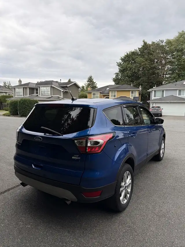 2017 Ford Escape AWD 2.0 in Cars & Trucks in Calgary - Image 4