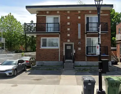 Beau 4 1/2 avec stationnement. 4 1/2 Apartment with car parking.
