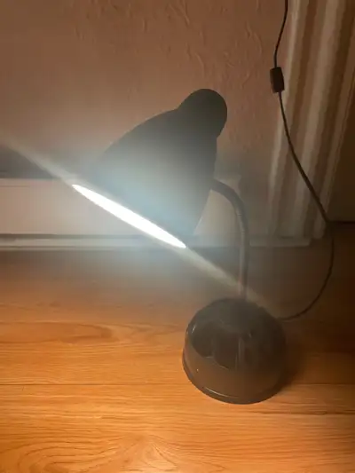 Lampe de bureau noire (Black desk lamp), View more