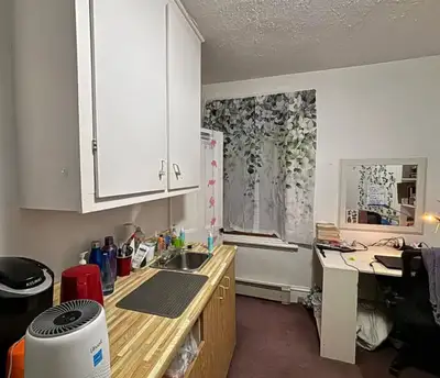 Address : 79 Stewart St Ottawa, ON K1N 6H9 Furnished Bedroom Available – Mid-September 2026 Hi there...