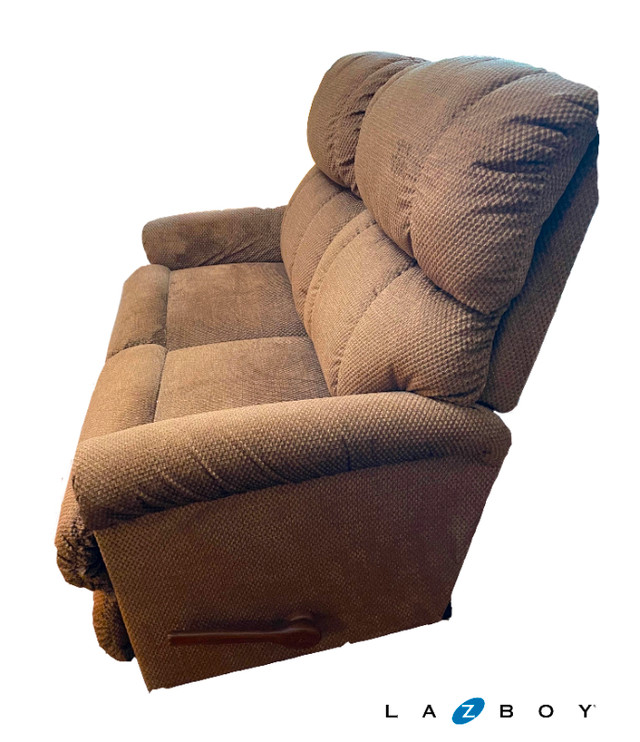 La-A-Boy Wall Saving Recliner in Chairs & Recliners in Edmonton - Image 4