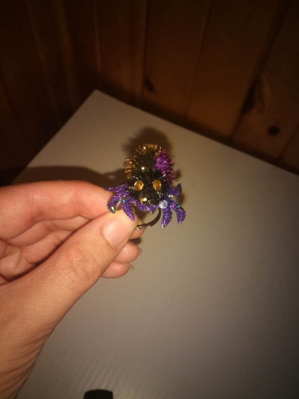 Halloween: fuzzy spider ring 90s RARE in Jewellery & Watches in Cambridge