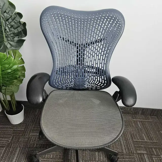 Herman Miller mirra fully loaded  free delivery  in Chairs & Recliners in City of Toronto - Image 4