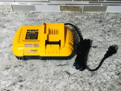 DeWalt DCB118 fan cooled 20V Max - 60V Flexvolt lithium ion rapid battery charger in new condition....