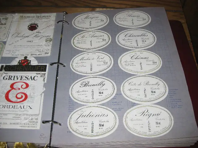 CADRE DE 18 ÉTIQUETTES DE VIN - WINES OF NAPA VALLEY - SÉRIE 1 in Arts & Collectibles in Laval / North Shore - Image 5
