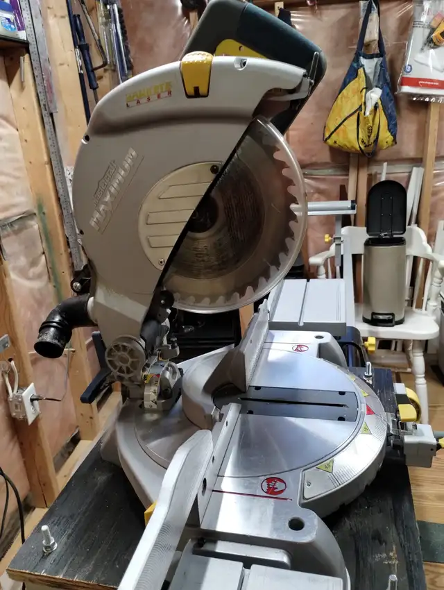 10-in Mastercraft Maximum Miter Saw in Power Tools in Barrie - Image 3