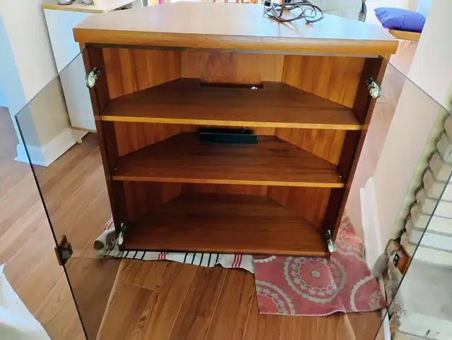Teak corner cabinet/hutch in Hutches & Display Cabinets in Kitchener / Waterloo - Image 6