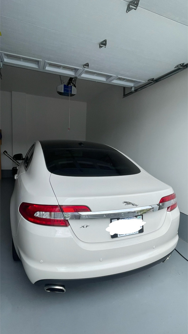 Jaguar XF luxury Portfolio 2010 for sale in Cars & Trucks in Hamilton - Image 4