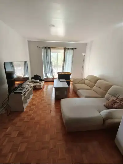 (Traduction en français ci-dessous) 4 1/2 Lease transfer - Ville Saint-Laurent - URGENT H4R1Z6 Rent...