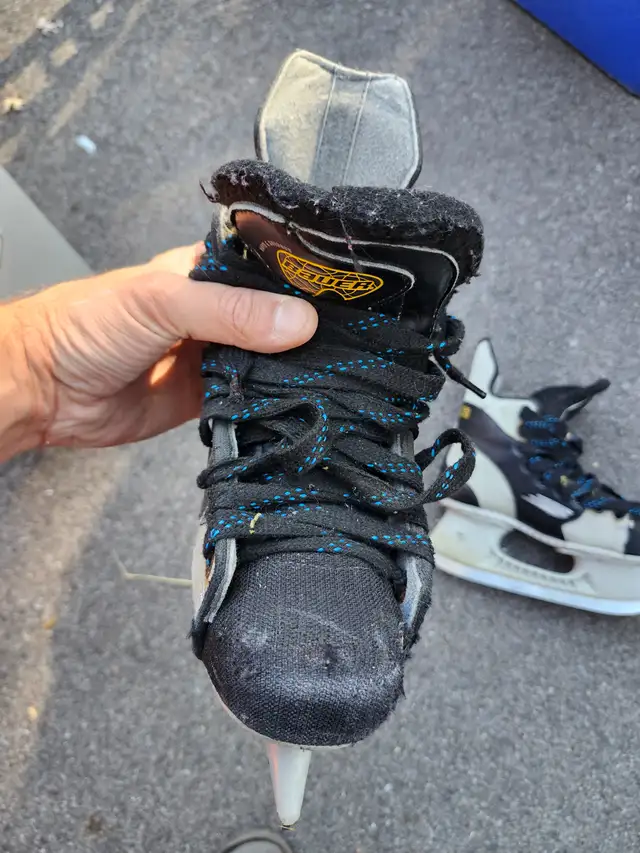 Kids skates, size 3 in Skates & Blades in Ottawa - Image 3