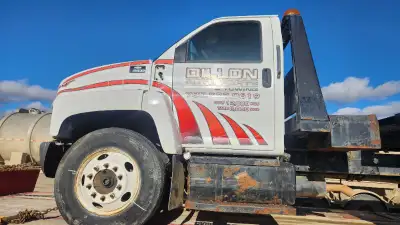 04 c6500 for parts cat 3126 allison auto rear disc brakes doors hood good deck is not available $500...