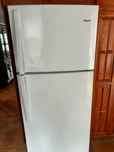 Frigidaire blanc KENMORE à vendre en très bon état., View more