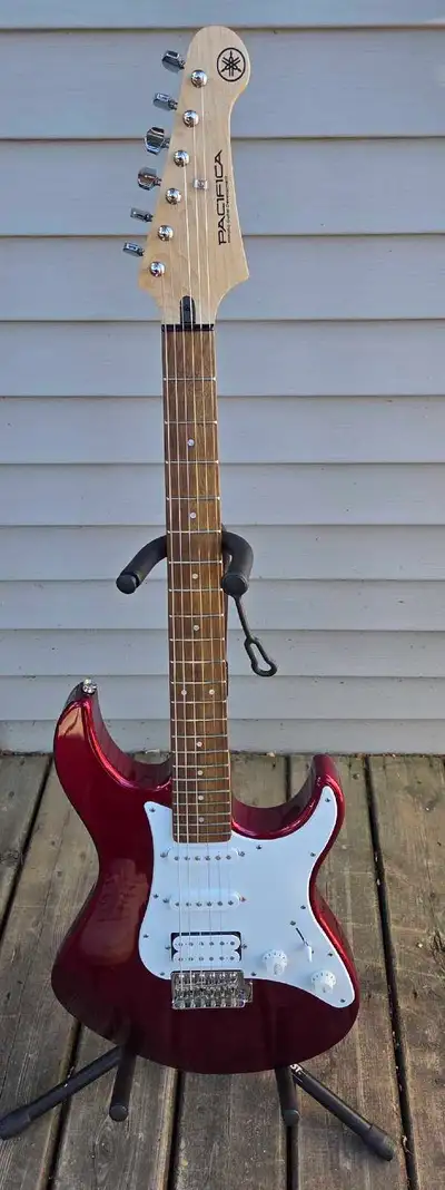 Yamaha Pacific PAC012, View more