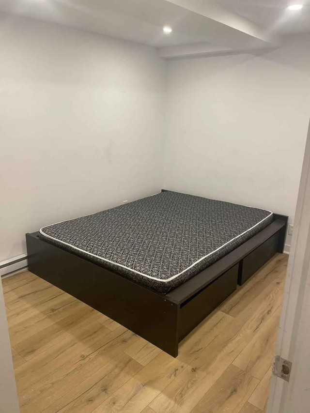 Chambre a louer dans un beau 4 1/2 avec une travailleuse dans Chambres à louer et colocs  à Ville de Montréal - Image 2