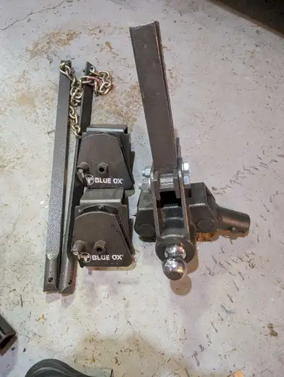 Amazon price $898+GST= $1015 Premium Blue Ox weight distribution hitch. Used only a few times. Maxim...