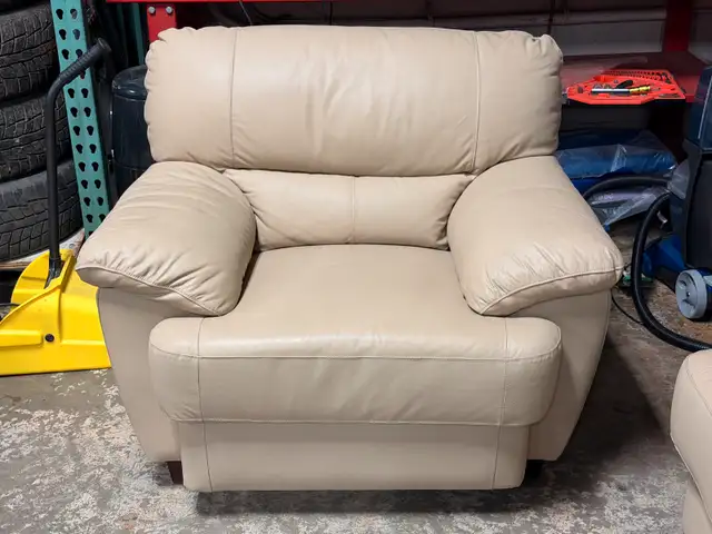 Genuine Leather Couch Set in Couches & Futons in Edmonton - Image 7